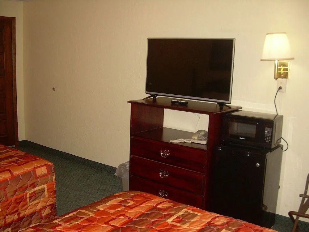 83 motel