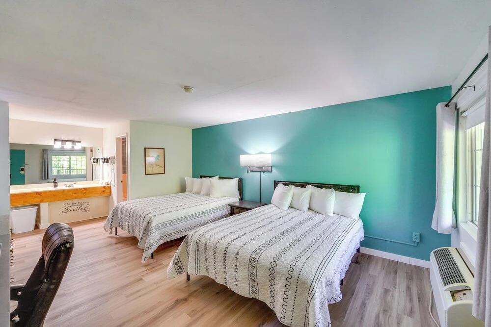 1 Mi to Dtwn! Eureka Springs Studio, Shared Patio