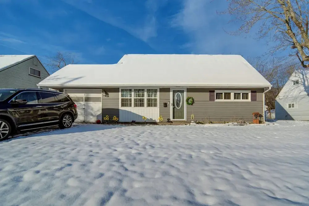 Ashtabula Home Rental - 2 Mi to Lake Erie, Beaches