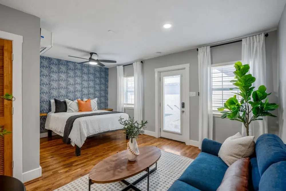 Urban Studio Retreat Near Downtown Houston
