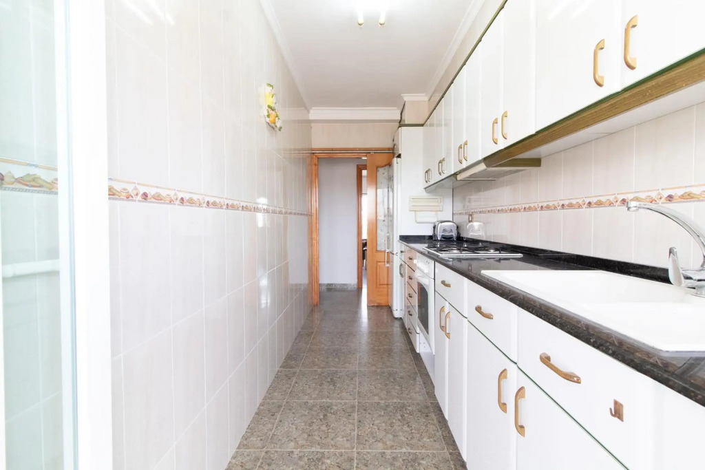 Global Properties, Apartamento con terraza y piscina a un paso de la playa
