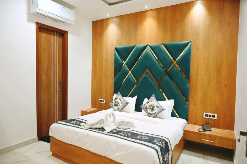 The Posh Hotel