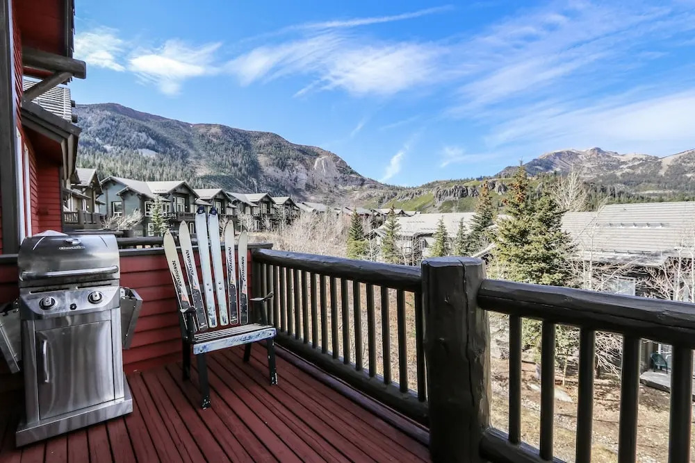 Snowcreek V 999 Mammoth Mountain Views, Private Washer Dryer, Pet-Friendly by RedAwning