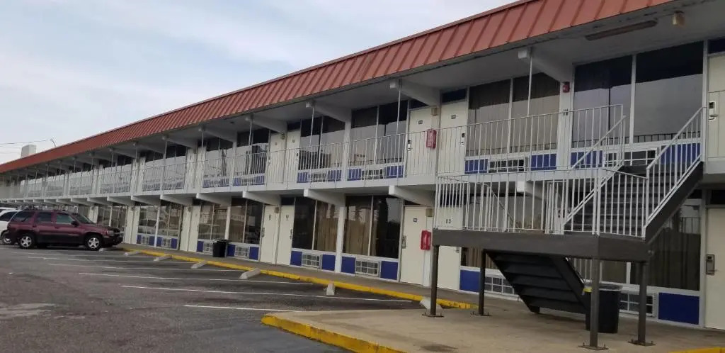 Family Inns of America - Mobile