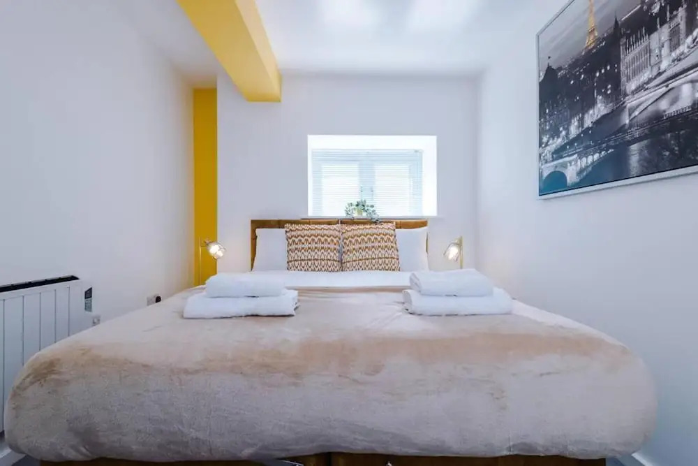 Stunning 2-bed Apartment With Allocated Parking