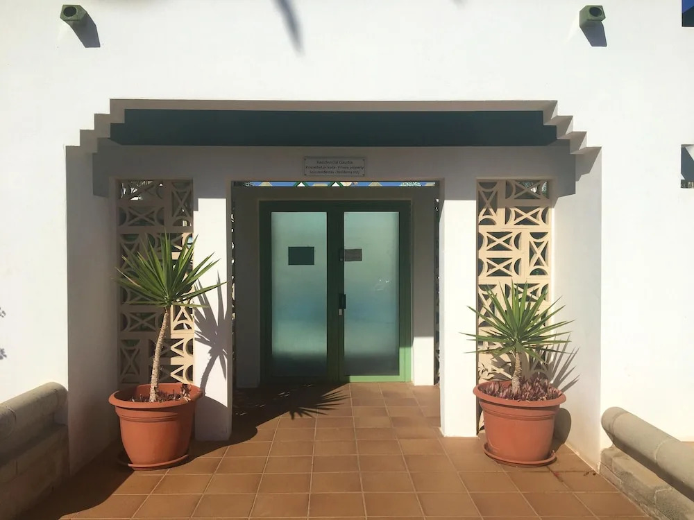 Apartment With one Bedroom in Castillo Caleta de Fuste, With Wonderful Mountain View, Shared Pool and Enclosed Garden
