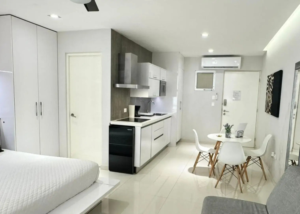 Stylish and Fancy Studio next to 5th Av roof pool DK05 103