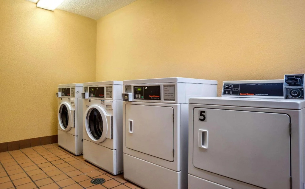 Econo Lodge Inn & Suites Foley-North Gulf Shores