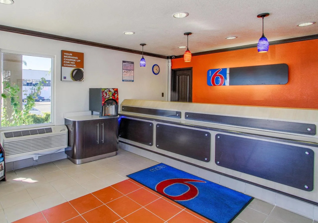 Motel 6 San Diego, CA Airport Harbor