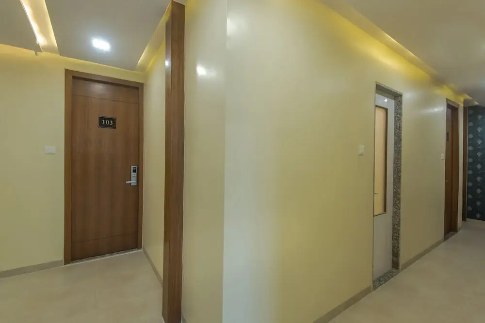 OYO 9996 Hotel Arton Suites