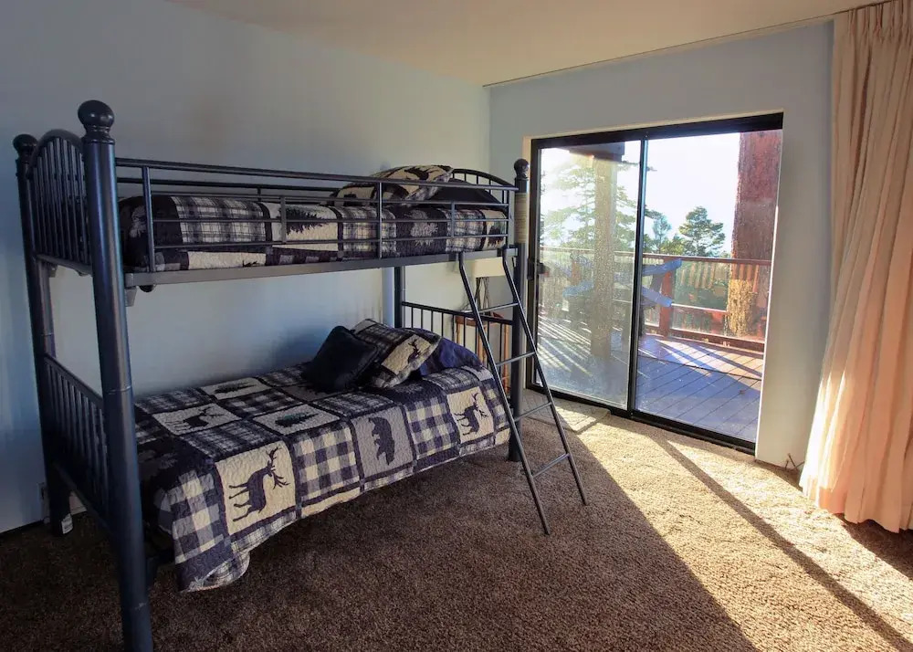 Lakescape 3 Bedroom Condo by RedAwning