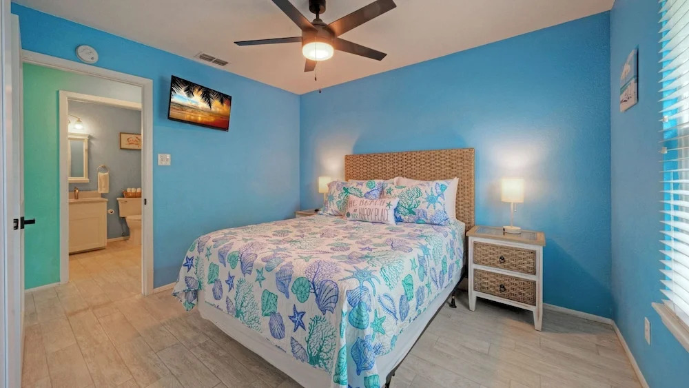 Coastal Retreat w/ Pool, BBQ & Sunset Views Beers and Sunshine by Avantstay