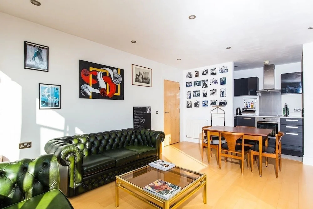 1 Bed Top Floor Flat near Shoreditch