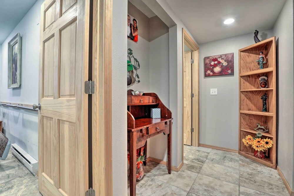 Quaint Juneau Apt w/ Scenic Mountain Surroundings