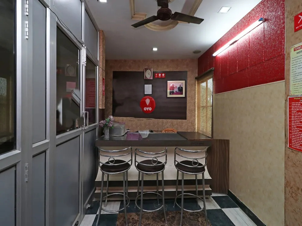 OYO 9307 Home Stay Hotel Nirmal Palace