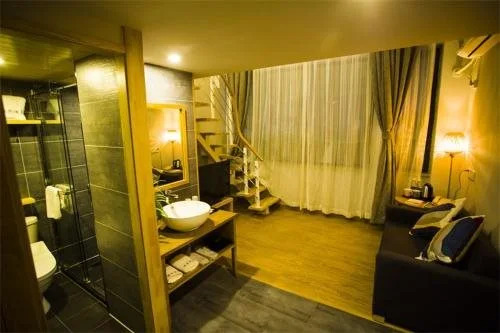 Yishe Hotel Shilu Road Metro Station Branch