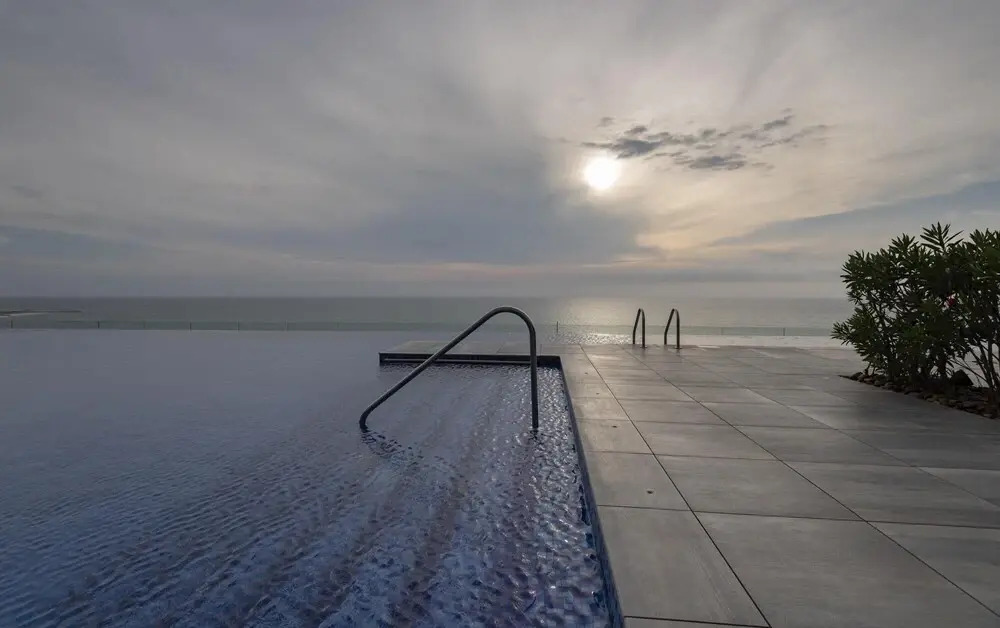 Stylish 1BR Apartment w Balcony Amazing View