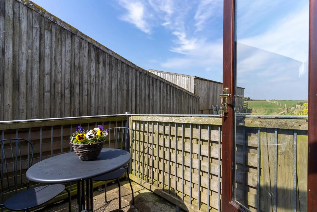 Spacious barn conversion, walk to 3 beaches