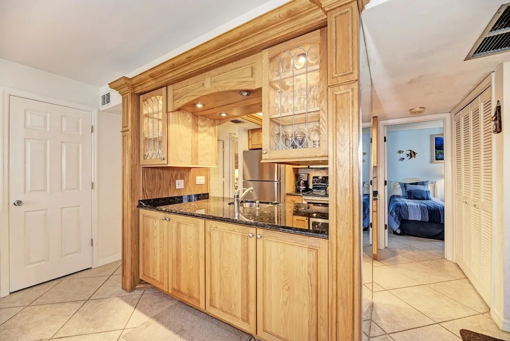 Midnight Cove Ii 810f - Roomy Bayside By Lagoon 2 Bedroom Condo