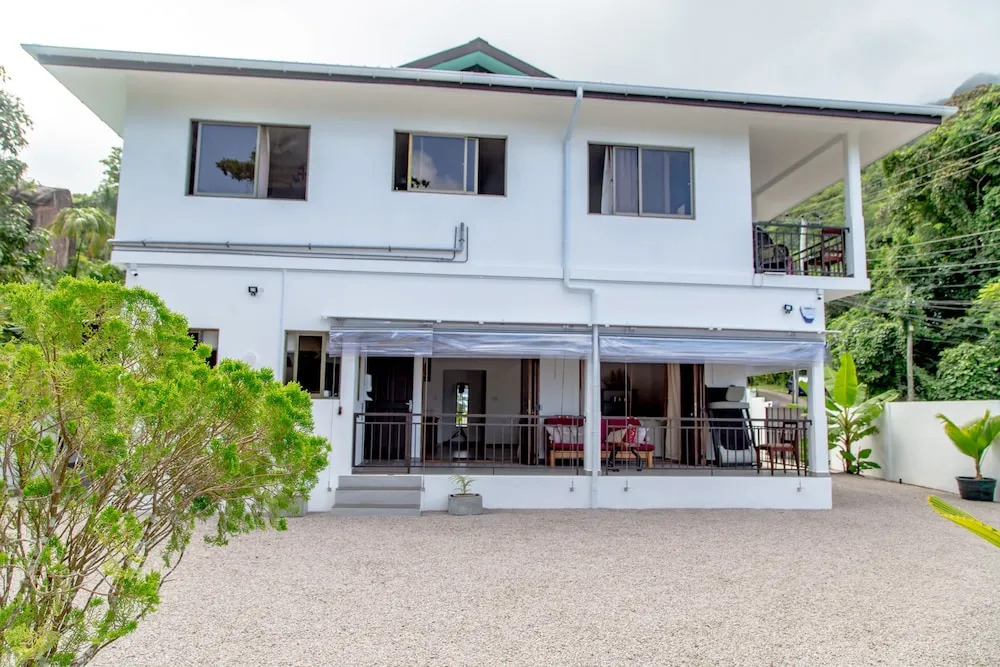 2-bed Apt, Sleeps 5, Near Beau Vallon Beach