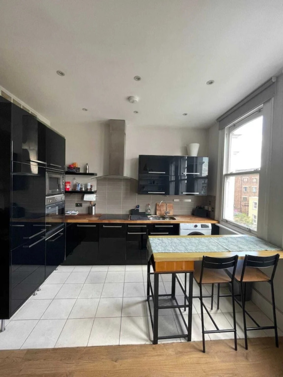 Stylish 1BD Flat With Private Terrace - Kilburn
