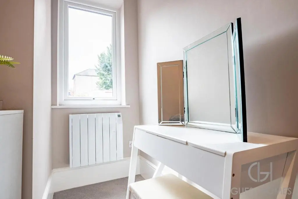 Worcester 1 Bed Apartment With Private Entrance