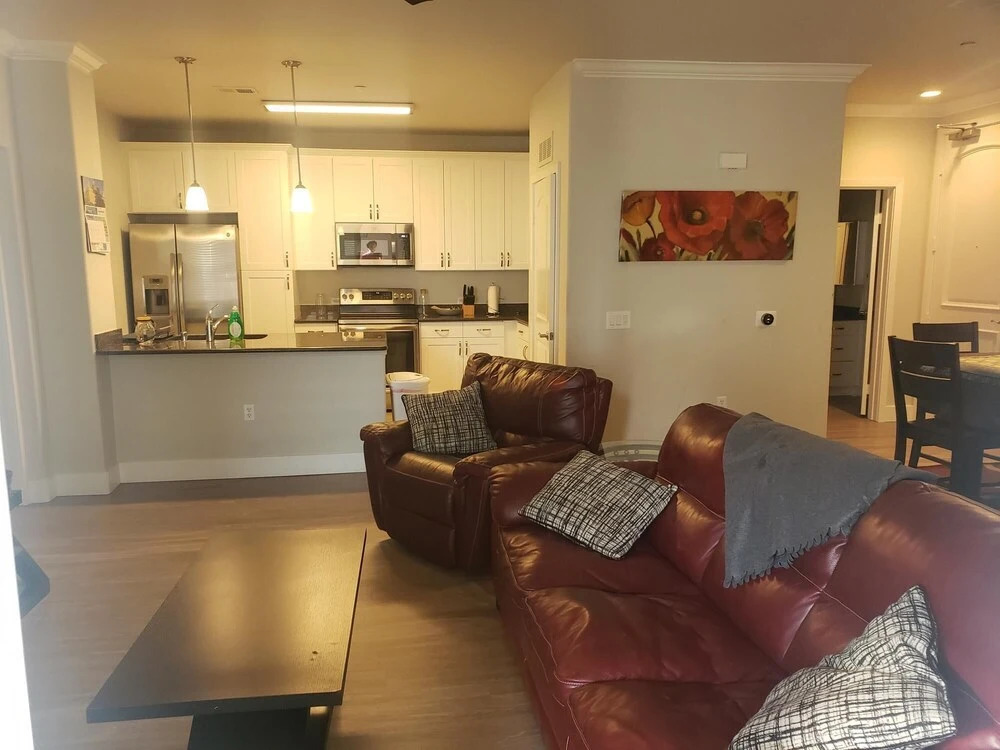 Yes it s Right 2 Suites and 3 Baths in the Heart of San Diego FB2