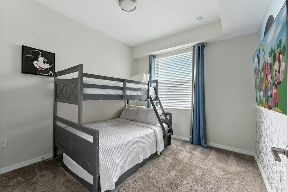 Spacious 2BR Mickey Bedroom Lake View