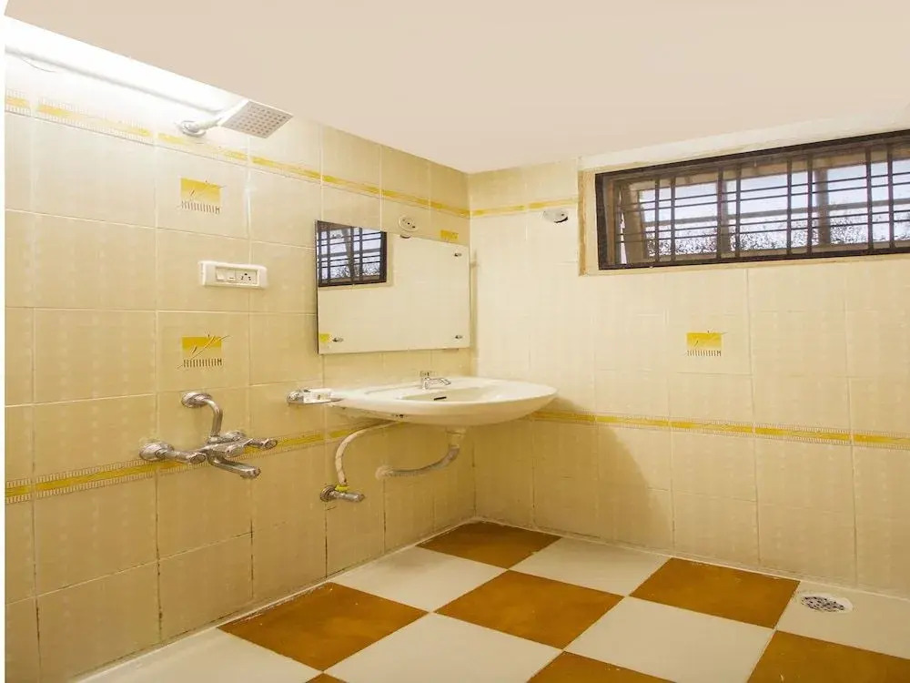 OYO 11400 The Down Town Suites