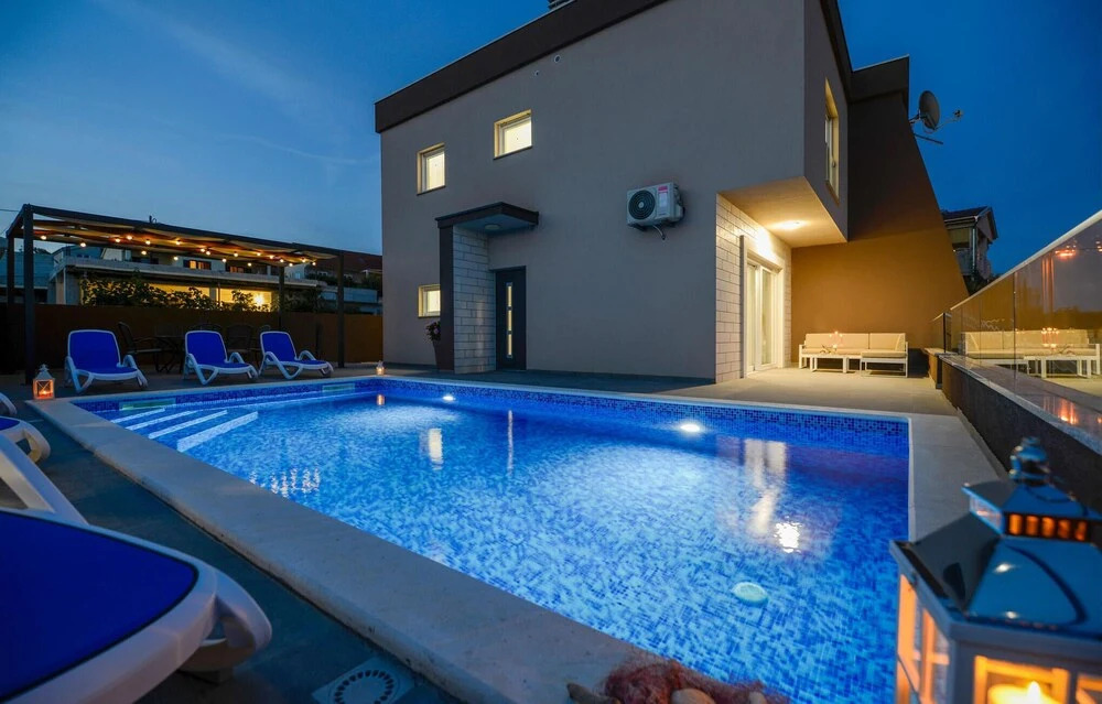 Luxurious Home In Maslenica