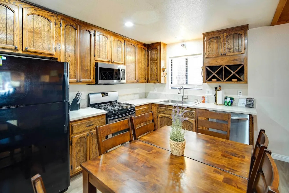 < 3 Mi to Lake: 'goldilodge' Big Bear Lake Cabin