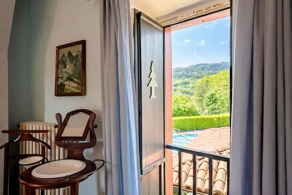 La Lanterna Swimming Pool Retreat