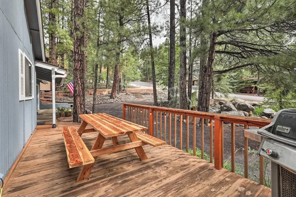 Hot Tub & Patio: Pet-friendly Cabin in Munds Park!