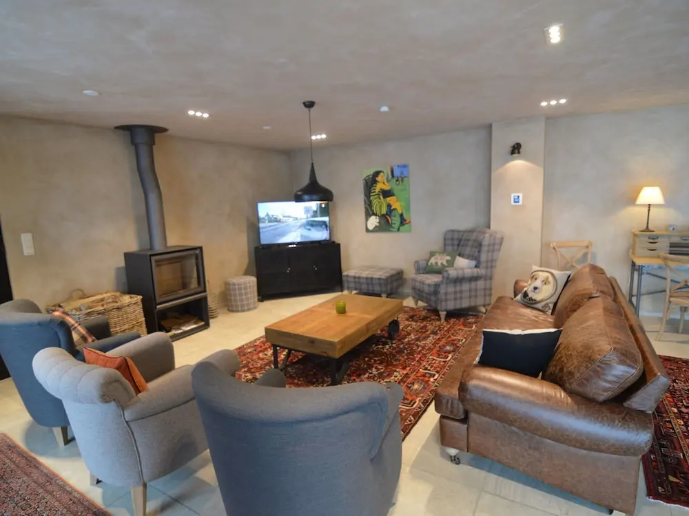 Modern Villa with Shared Pool Nearby Saint-Hubert