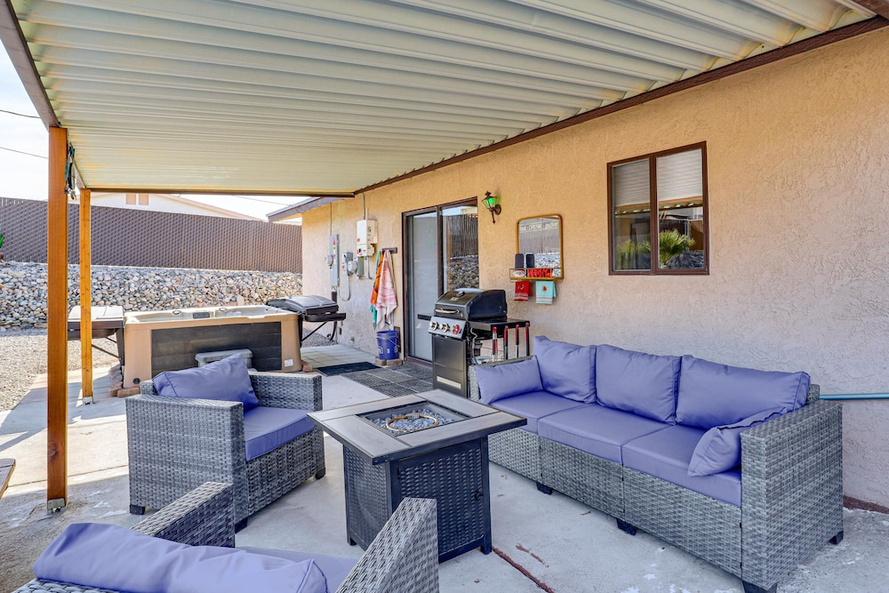 Desert Oasis w/ Hot Tub! 6 Mi to Lake Havasu