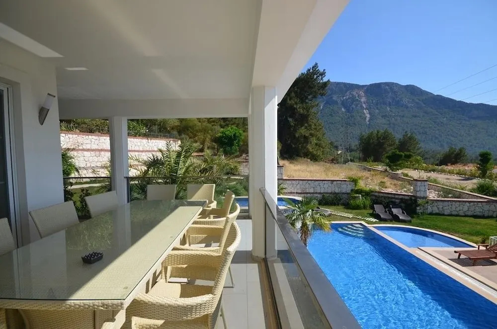 Villa Whispering Palms
