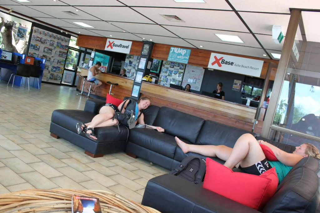 Base Airlie Beach Resort - Hostel