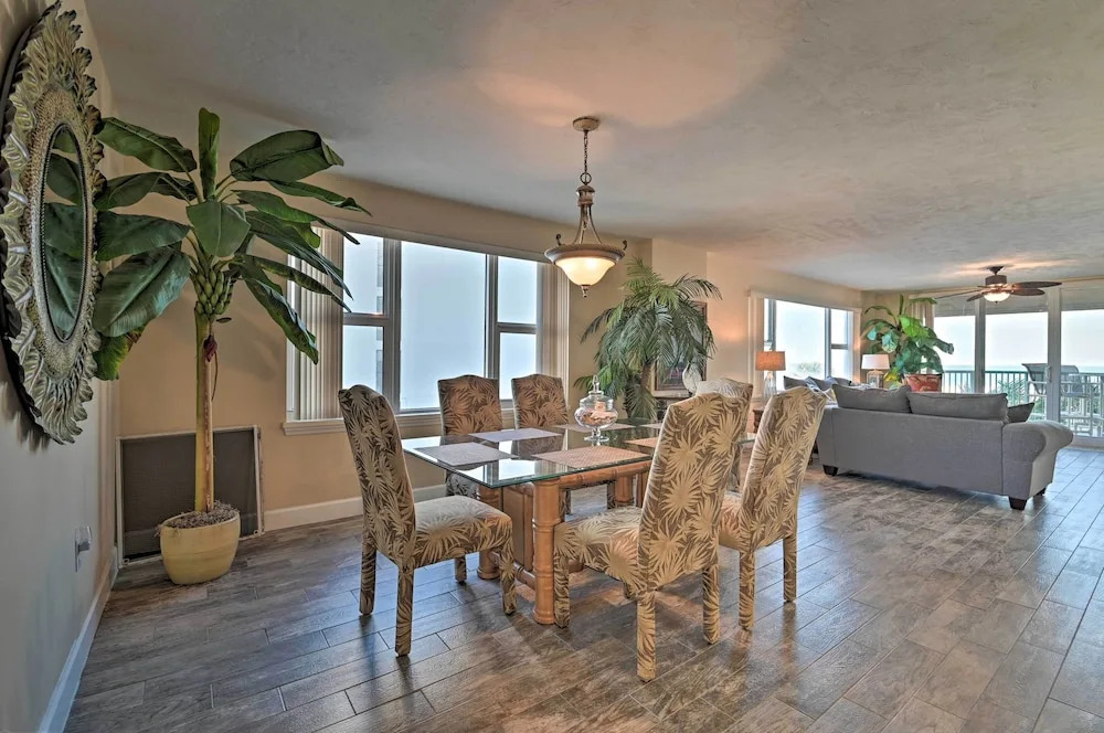 Daytona Beach Seaside Condo w/ Pools & Hot Tubs