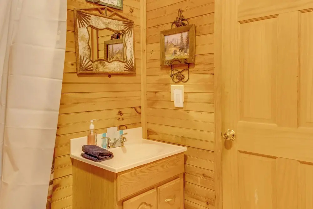 Private Hot Tub & Game Room: Mountain Retreat!