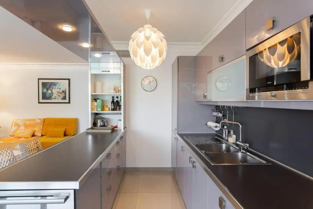 Martinez Hotel Area: Modern 3 Bedrooms W/ Terrace