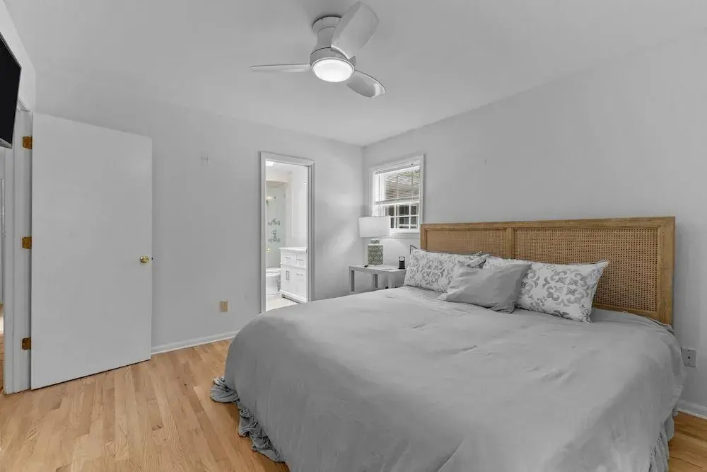 Cottage At Pine Knoll Shores 3 Bedroom Home by RedAwning