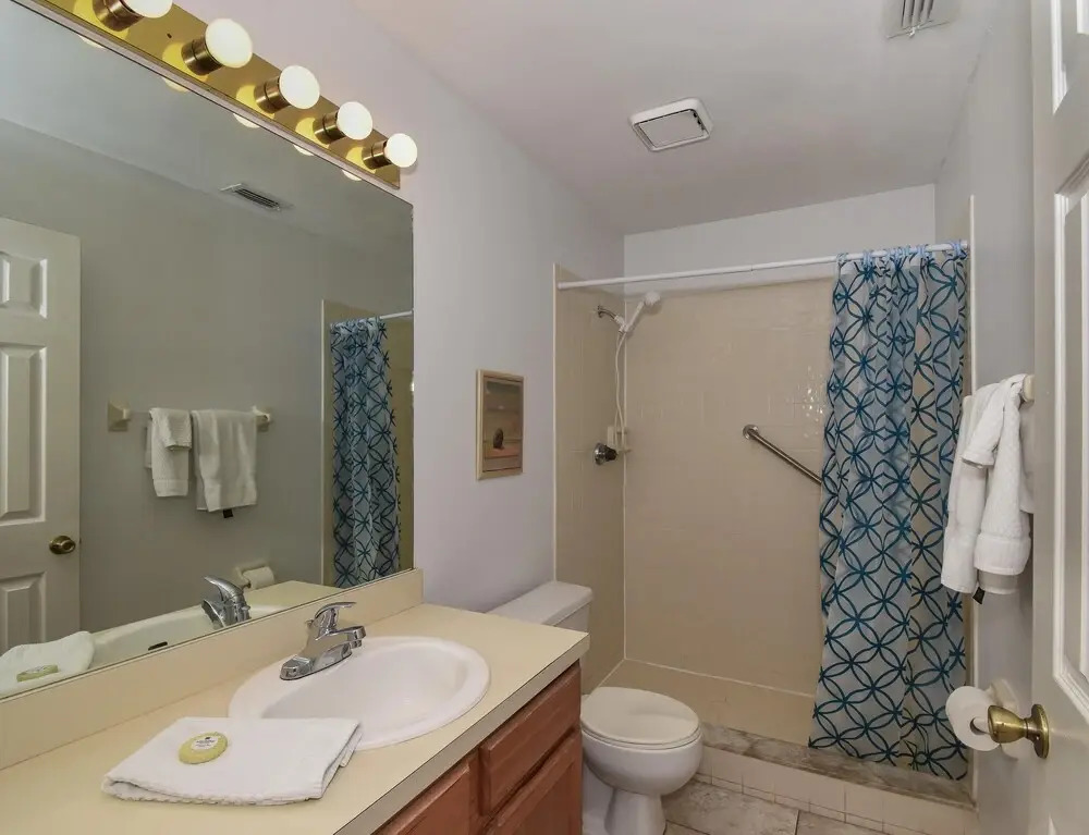 Ground Floor Sun Beach Club - Walking Distance to car Free Beach Sbc884