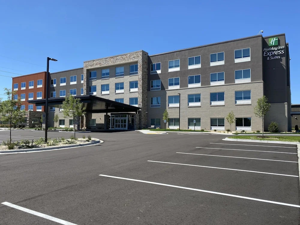 Holiday Inn Express & Suites - Madison West - Middleton by IHG