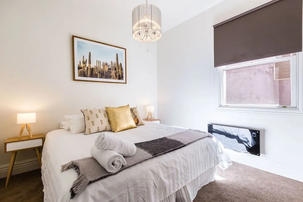 AERIN, 2BDR Melbourne Apartment