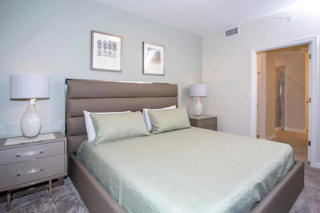 Luxurious 2 Bedroom Apartment Close to Disney 303