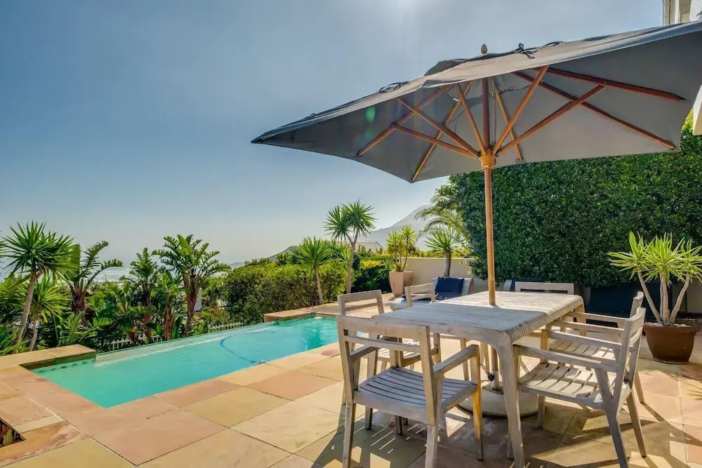 Holiday Apartment in Secure Camps Bay Complex With Private Pool Calico