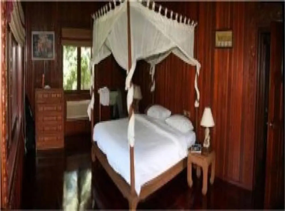 5BR Beachfront Villa Bangrak