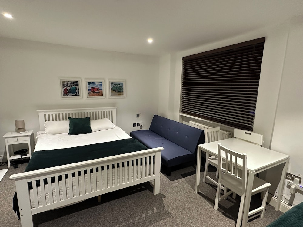 Kings Cross Nest Inn Studio Apartments