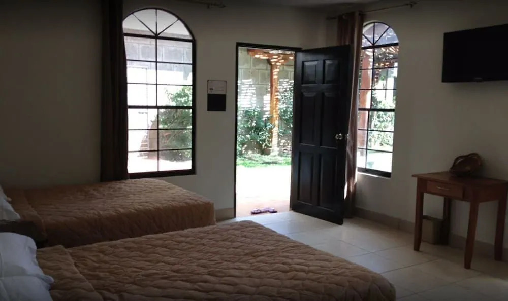Hotel Leon Inn