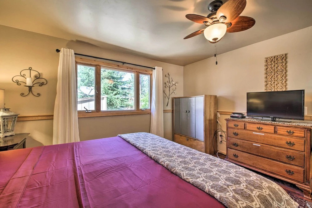 < 3 Mi to Lake: Pet-friendly Big Bear Cabin
